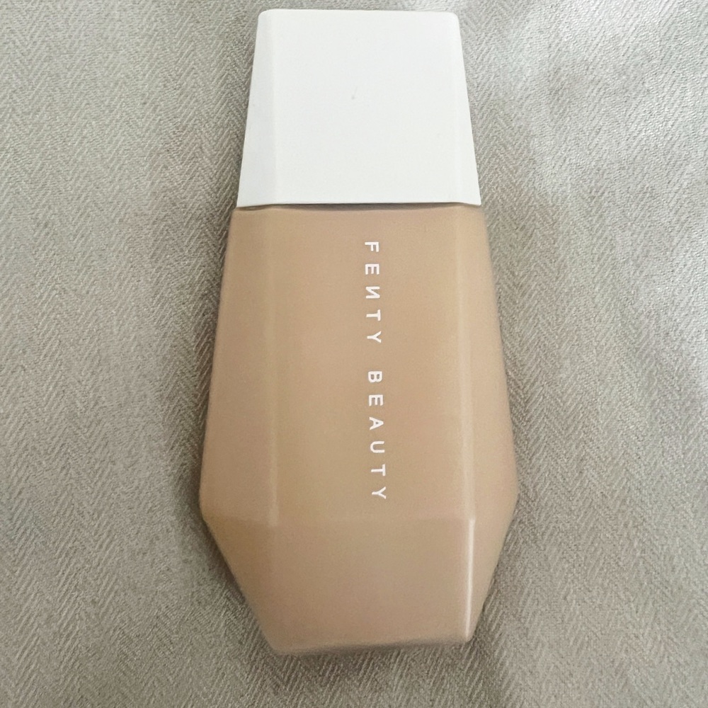 Fenty beauty eaze drop blurring skin tint